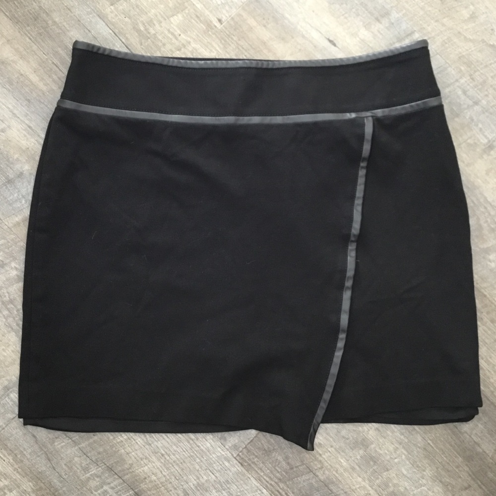 WHBM Black Rayon side zip Stretchy skirt